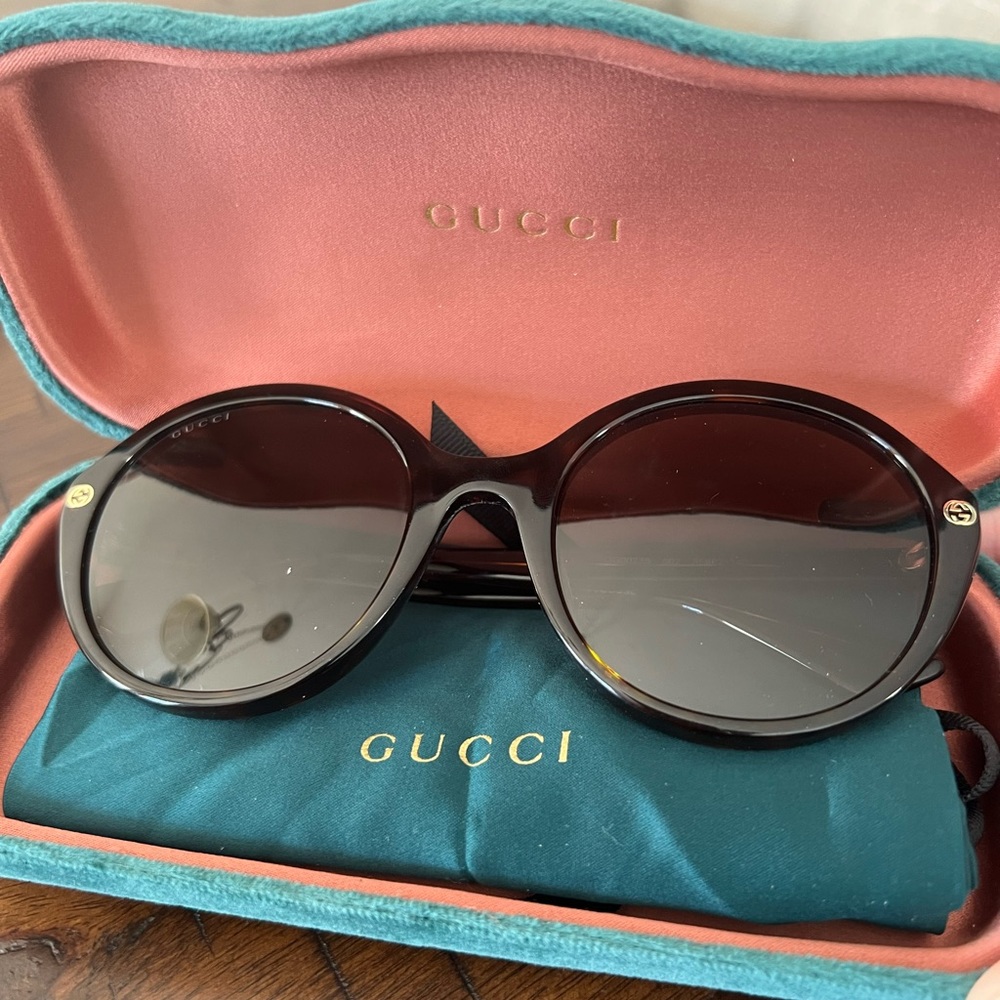 Round Gucci Sunglasses